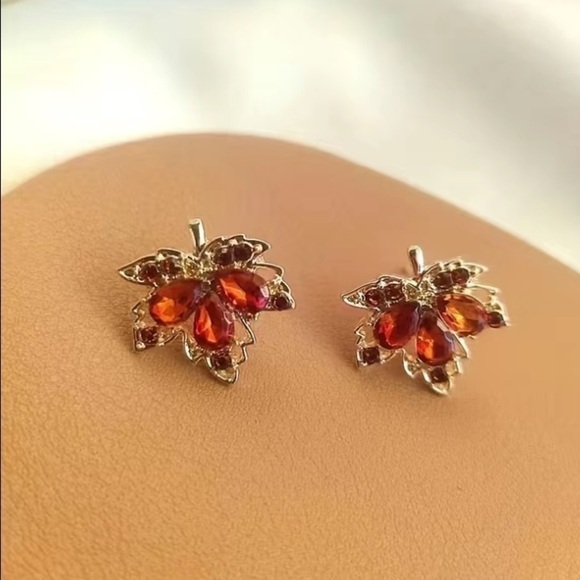 Maple Leaf Earrings - Picture 2 of 7
